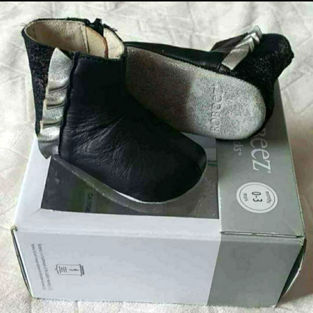Robeez 0-3 month Leather Booties
